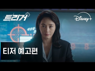김혜수, 성수동서 여유로운 일상 포착... 우아함과 장난기 넘치는 매력 공존